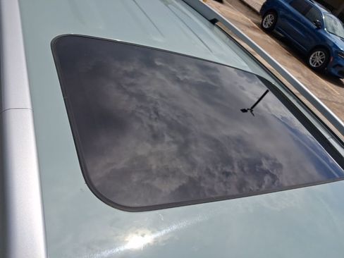 Used 2025 Hyundai Venue SEL FWD image 7