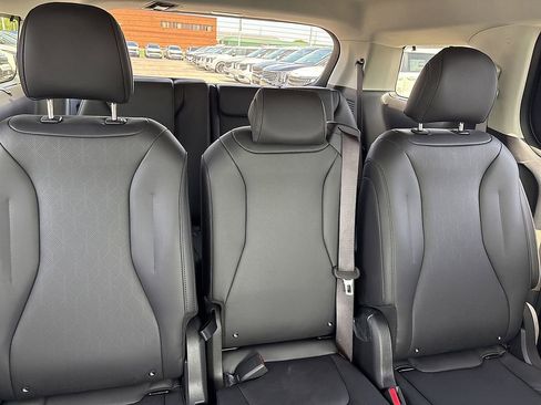 New 2026 Kia Carnival EX FWD image 8