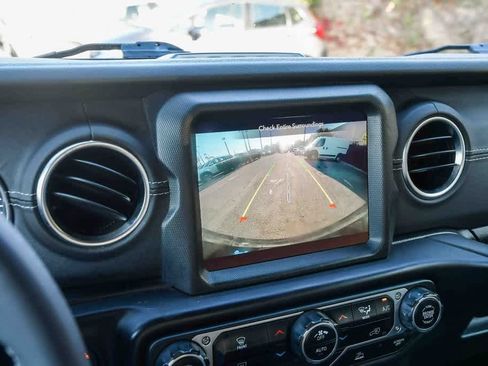 Used 2023 Jeep Wrangler Sahara image 30