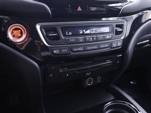 Certified 2020 Honda Pilot Touring image 6