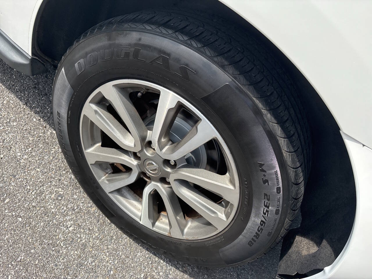 Used 2013 Nissan Pathfinder SV AWD/4WD image 5