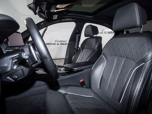 Used 2023 BMW M550i xDrive image 12