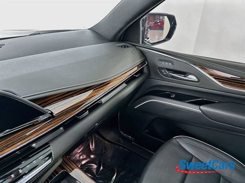 Used 2024 Cadillac Escalade Premium Luxury AWD/4WD image 36