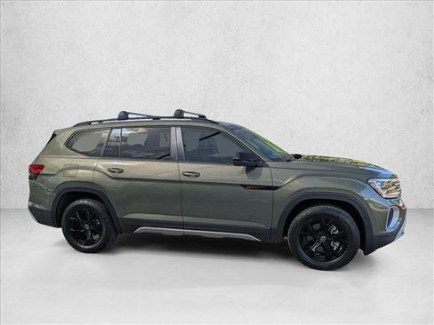 Used 2024 Volkswagen Atlas Peak Edition SE AWD/4WD image 4