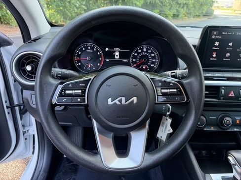 Certified 2024 Kia Forte LXS w/ LXS Technology Package FWD image 18