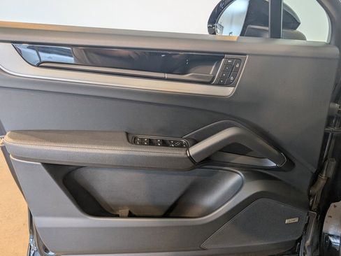 Used 2024 Porsche Cayenne Coupe image 11