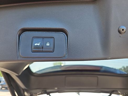 Used 2023 Nissan Rogue SV w/ SV Premium B Package FWD image 18