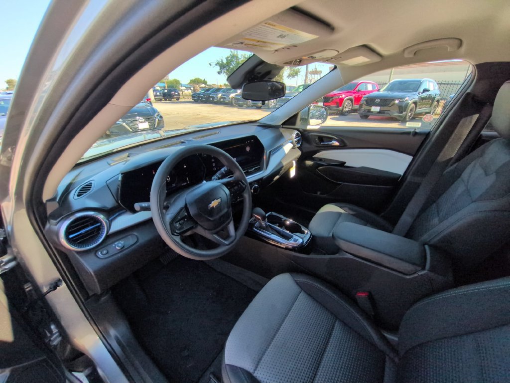 Used 2026 Chevrolet Trax LT FWD image 15