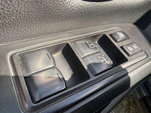 Used 2017 Nissan Titan 4x4 Crew Cab image 16
