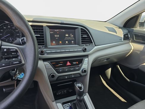 Used 2018 Hyundai Elantra SEL FWD image 19