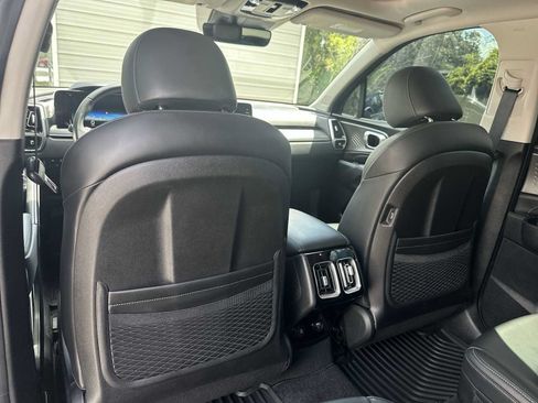 Used 2023 Kia Sorento SX AWD/4WD image 16