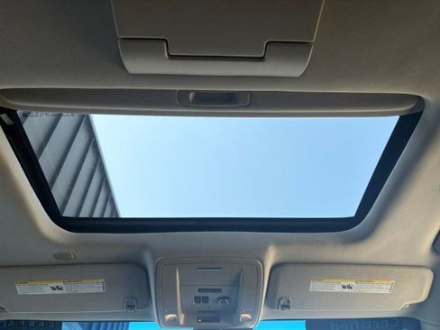 Used 2017 Chevrolet Suburban LT AWD/4WD image 4