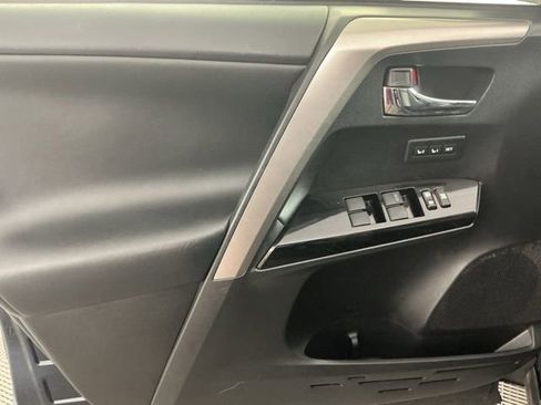 Used 2018 Toyota RAV4 Limited AWD/4WD image 7