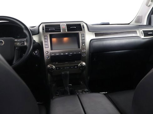 Used 2018 Lexus GX 460 image 34