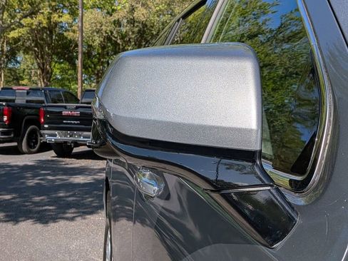 Used 2023 GMC Yukon Denali image 13