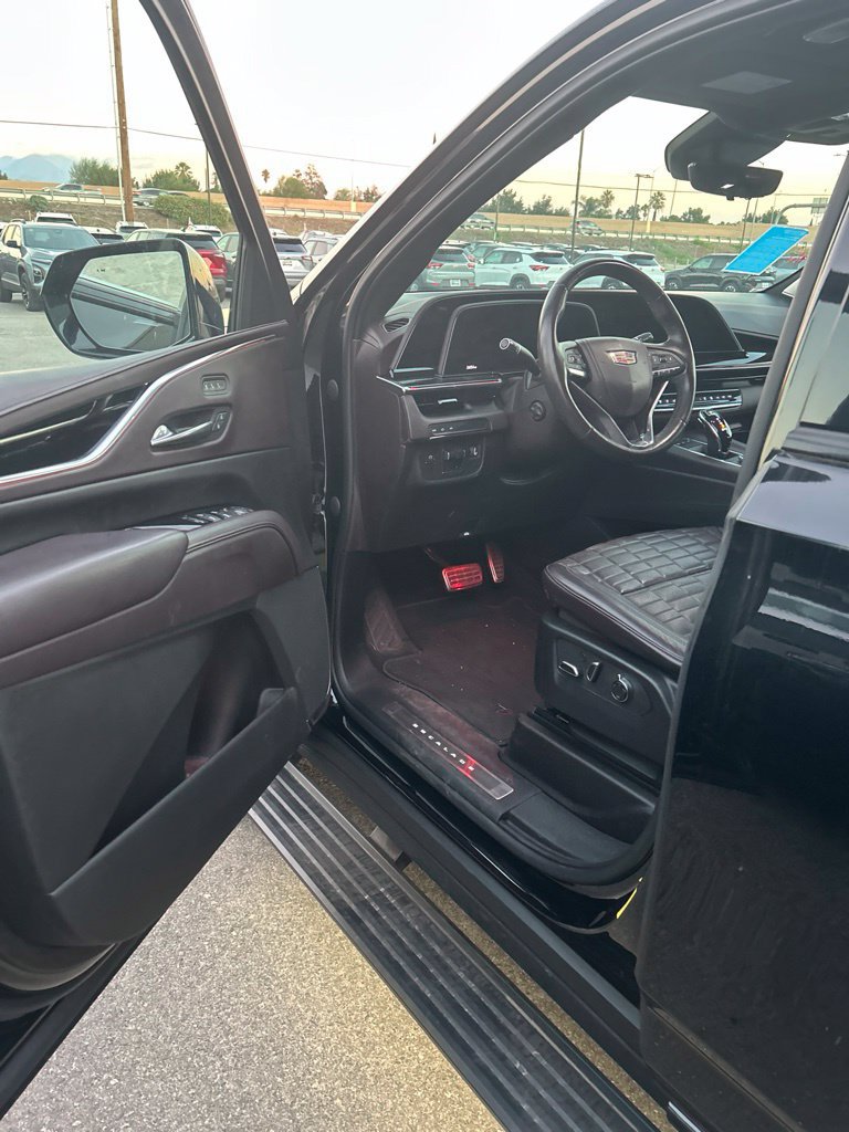 Used 2022 Cadillac Escalade Sport Platinum RWD image 3