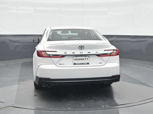 Used 2025 Toyota Camry SE FWD image 17