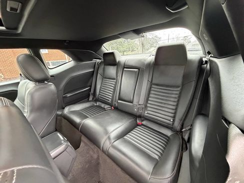 Used 2010 Dodge Challenger SE image 13