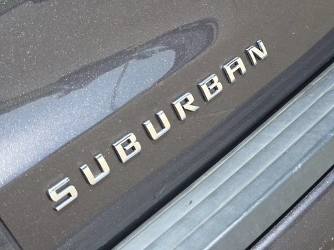 Used 2018 Chevrolet Suburban LT RWD image 32