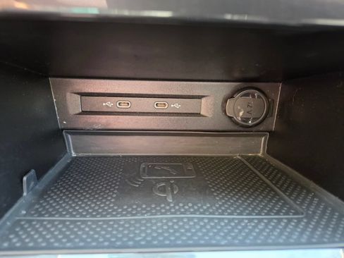 Used 2022 Volkswagen Tiguan SE FWD image 16