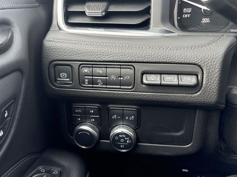 Used 2021 GMC Yukon Denali w/ Denali Premium Package image 18