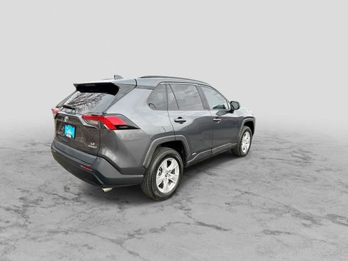 Used 2020 Toyota RAV4 LE image 8