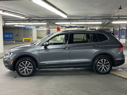 Used 2020 Volkswagen Tiguan SE w/ Panoramic Sunroof Package image 32
