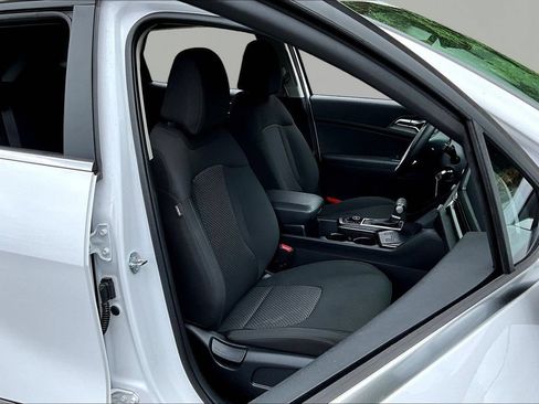 Used 2025 Kia Sportage LX FWD image 27
