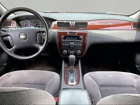 Used 2011 Chevrolet Impala LT FWD image 7
