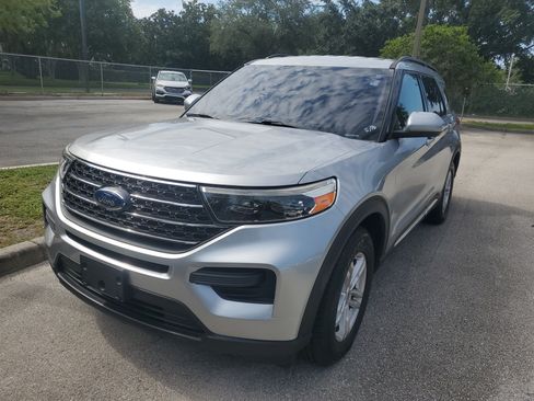Used 2020 Ford Explorer XLT RWD image 3