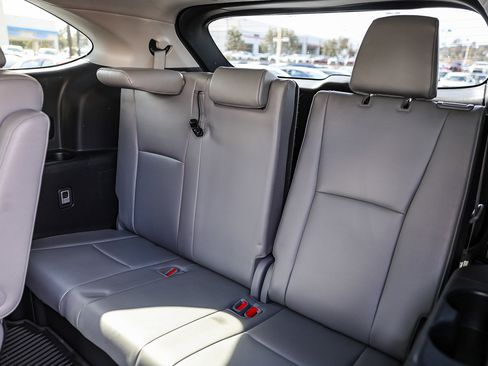 Used 2022 Toyota Highlander Limited image 14