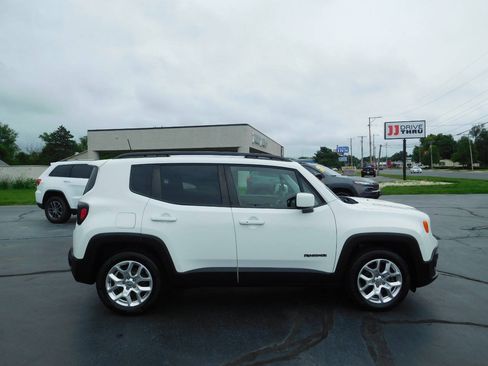 Used 2018 Jeep Renegade Latitude FWD image 2