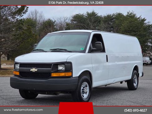 Used 2017 Chevrolet Express 3500 Extended image 1