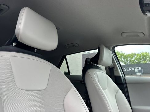 Certified 2023 Kia Niro Wind w/ Wind Preserve Package FWD image 19