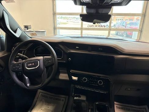 Used 2025 GMC Sierra 1500 AT4 w/ Technology Package AWD/4WD image 24