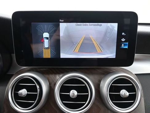 Used 2021 Mercedes-Benz GLC 300 image 4