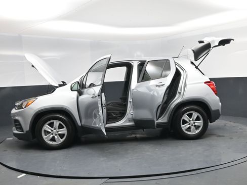 Used 2020 Chevrolet Trax LS w/ Tint and Cruise Package image 20