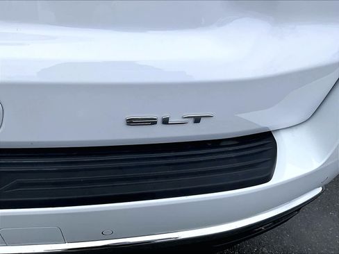 Used 2024 GMC Yukon SLT w/ SLT Premium Package image 30