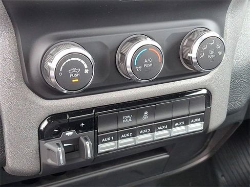 Used 2024 RAM 2500 Tradesman w/ Chrome Appearance Group image 10