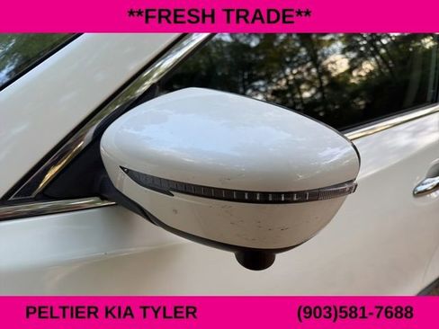 Used 2017 Nissan Rogue SV w/ SV Premium Package image 6