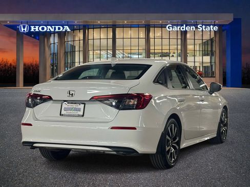 Used 2023 Honda Civic EX image 3