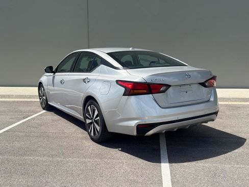 Used 2021 Nissan Altima 2.5 SV FWD image 3