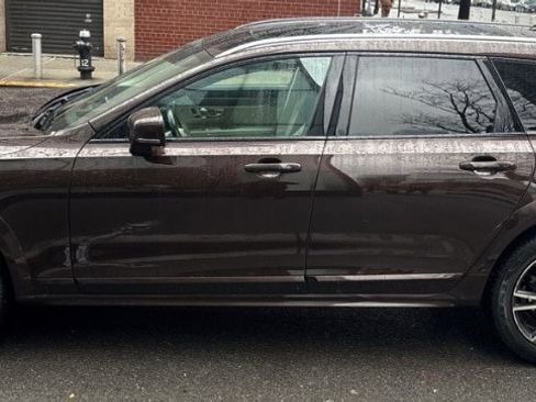 Used 2017 Volvo V90 T6 Cross Country image 4