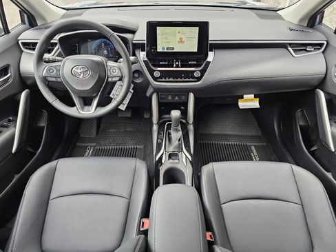 New 2025 Toyota Corolla Cross XLE image 7