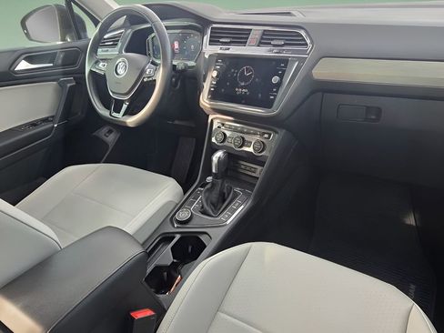 Used 2020 Volkswagen Tiguan SEL image 28