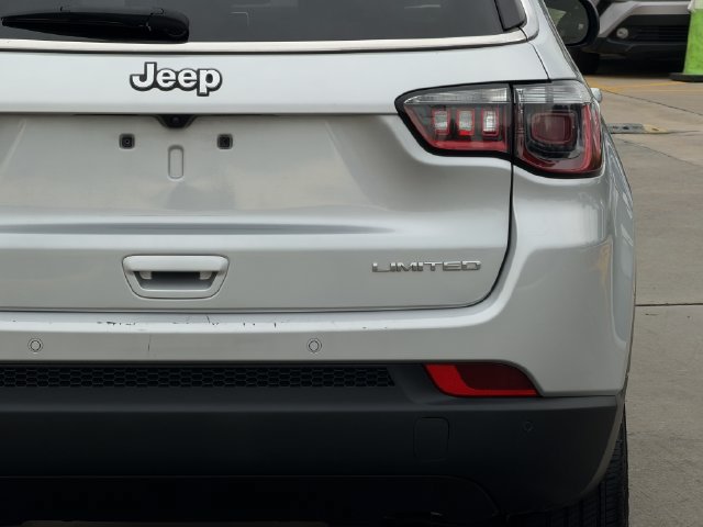 Used 2025 Jeep Compass Limited AWD/4WD image 9