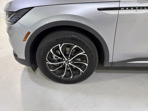 Used 2024 Lincoln Nautilus Premier image 9