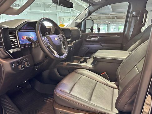 Used 2025 Chevrolet Silverado 2500 LTZ w/ LTZ Convenience Package image 7