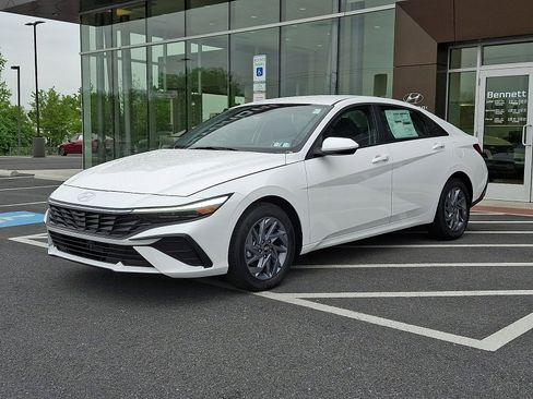 New 2026 Hyundai Elantra Hybrid FWD image 2