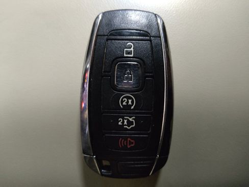 Used 2017 Lincoln MKC Select w/ Select Plus Package FWD image 32